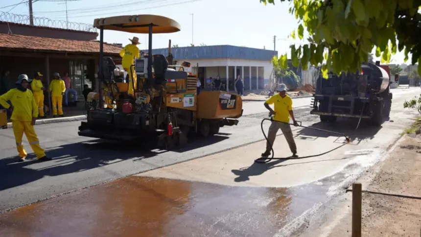 Governo de Goiás amplia obras nos municípios com recuperação de ruas e construção de travessias
