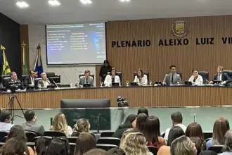 Câmara aprova melhorias na iluminação da Avenida Contorno, nas proximidades do Feirão