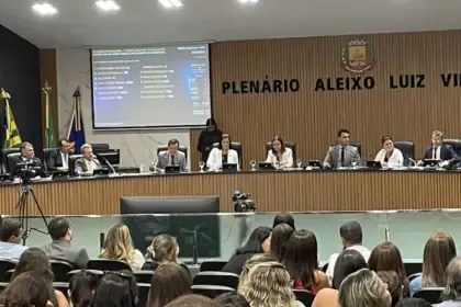 Câmara aprova melhorias na iluminação da Avenida Contorno, nas proximidades do Feirão