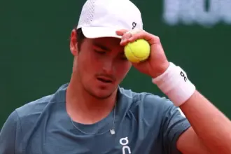 João Fonseca cai nas quartas de Mônaco para Zverev, número 3 do mundo