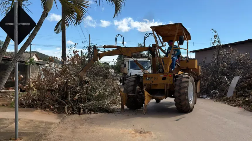 Mais de 1,3 mil caminhões de entulhos já foram retirados das ruas de Goianésia; ação contribui para queda de casos de dengue