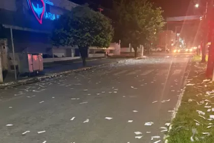 Mistério em Goianésia: papéis com dados bancários são espalhados em avenida