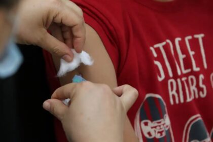 Vacinação nas escolas segue até dia 30 e meta é imunizar 27 milhões