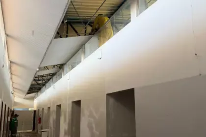 Reforma da UPA de Goianésia avança para restruturação do telhado