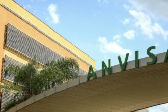 Anvisa suspende corticoide e remédio para colesterol; veja quais lotes