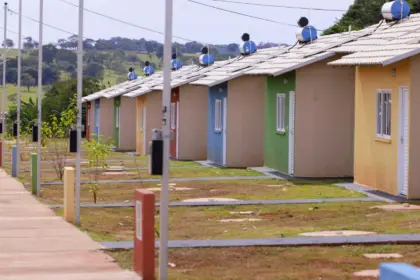 Estado entrega casas a custo zero em Santo Antônio de Goiás