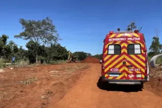 Agora: Barranco cede durante obra e mobiliza resgate de dois trabalhadores no oeste de Goianésia
