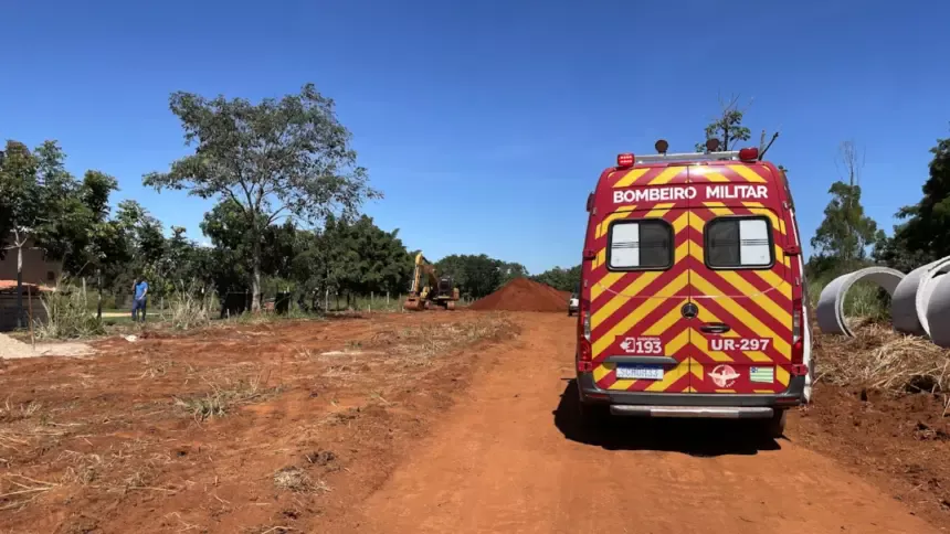 Agora: Barranco cede durante obra e mobiliza resgate de dois trabalhadores no oeste de Goianésia