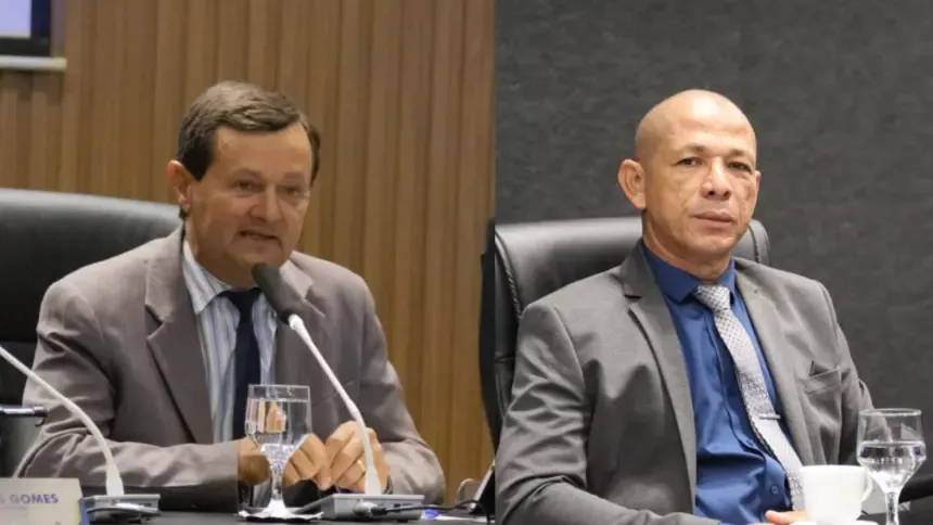 Vereadores Gesmar José e Sargento Santos solicitam construção de parque na Vila da Paz