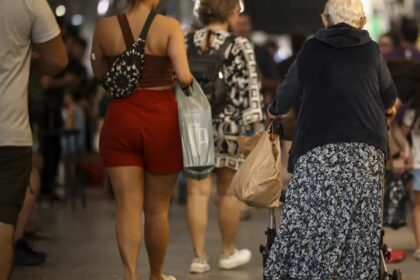 Defeitos em calçadas fazem 42% dos idosos terem medo de cair