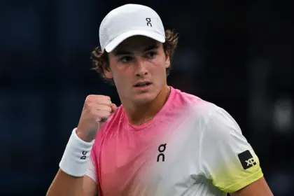 João Fonseca conhece chave em Roland Garros e pode enfrentar Djoko