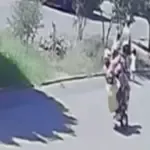 Jovem é preso após empinar moto, atropelar grávida e duas crianças
