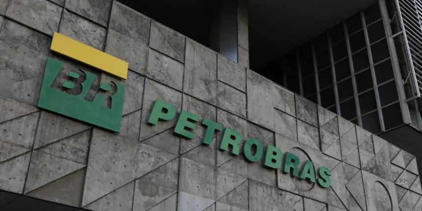 Petrobras implementa desconto no diesel a partir de segunda-feira Petrobras implementa desconto no diesel a partir de segunda-feira