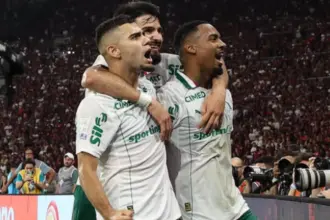 Palmeiras goleia Fla em pleno Maracanã e amplia vantagem na liderança do Brasileiro