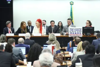 Fim da escala 6×1: relator propõe jornada de 40h semanais com transição de 14 meses; votação será nesta quarta