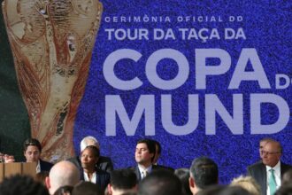 Lula sanciona lei da Copa do Mundo Feminina e reconhece pioneiras