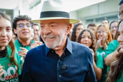 “Quem tinha que aumentar a taxa seríamos nós”, diz Lula sobre EUA