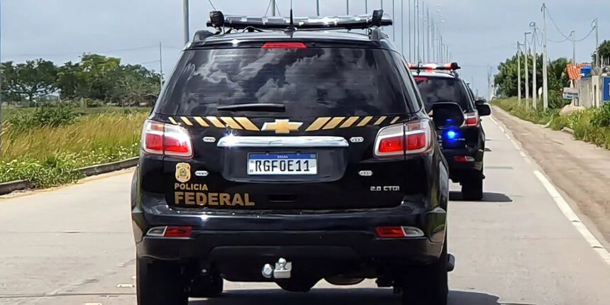 PF apreende armas destinadas a facções criminosas no Rio PF apreende armas destinadas a facções criminosas no Rio