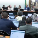 Deputados votam redução da maioridade penal em comissão nesta terça