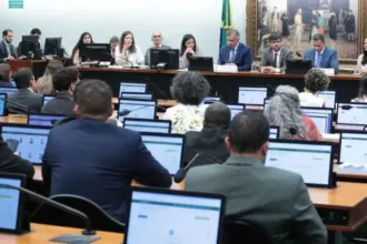 CCJ da Câmara adia análise da PEC da redução da maioridade penal