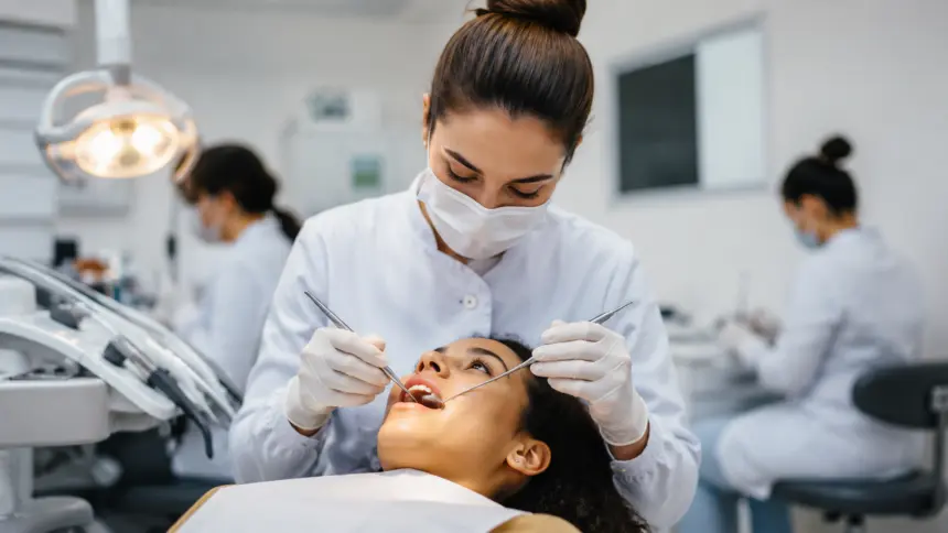 Odontologia: por que a formação técnica virou diferencial para quem quer seguir carreira