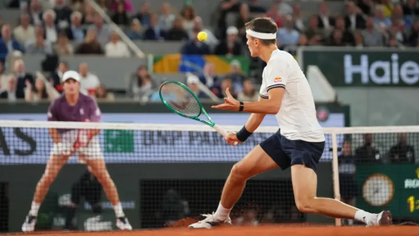 Mensik derruba João Fonseca nas quartas em Roland Garros: 3 a 0