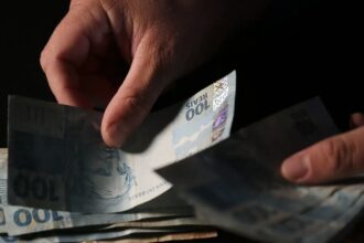 Brasileiros sacaram em abril R$ 482,8 milhões esquecidos em bancos