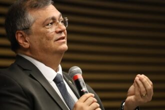 Dino envia à PF explicações de partidos sobre gestão de emendas