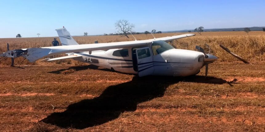 Força Aérea Brasileira intercepta aeronave suspeita vinda da Bolívia Força Aérea Brasileira intercepta aeronave suspeita vinda da Bolívia