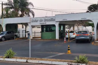 Bolsonaro pede autorização para receber Mileii na prisão domiciliar