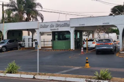 Bolsonaro pede autorização para receber Mileii na prisão domiciliar