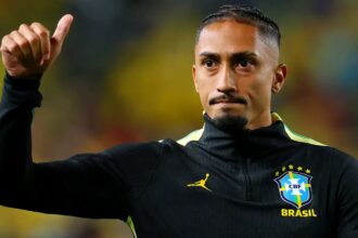 Festejado, Raphinha treina e se aproxima de retorno à Copa do Mundo