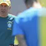 Ancelotti dá pista de Martinelli para vaga de Paquetá contra Noruega
