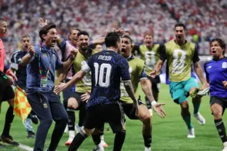 Argentina vence a Inglaterra de virada e enfrentará a Espanha na final da Copa do Mundo