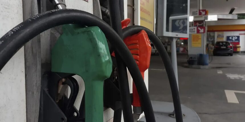 Gasolina com 32% de etanol deve ser R$ 0,03 mais barata Gasolina com 32% de etanol deve ser R$ 0,03 mais barata