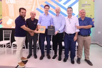 Daniel Vilela recebe estudo da Fundação Ulysses Guimarães para construção de plano de governo
