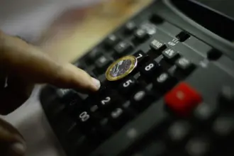 Prévia da inflação oficial fica em 0,06% em julho, diz IBGE