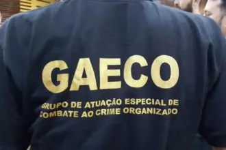 Operação mira operadores financeiros do PCC e bloqueia cerca de R$ 10 milhões
