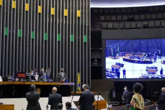 Dino intima partidos a explicar controle de emendas parlamentares