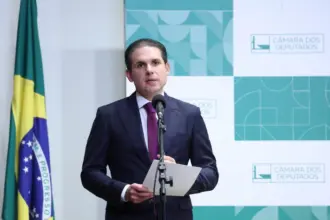 Hugo Motta critica tarifas dos EUA e defende setor produtivo brasileiro