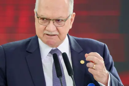 Fachin repudia fala de Milei contra Moraes e reafirma autonomia do STF