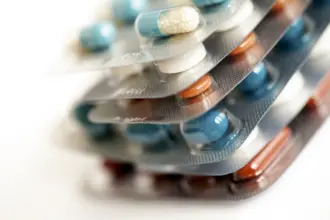 Sancionada lei que cria estratégia para fortalecer produção de medicamentos