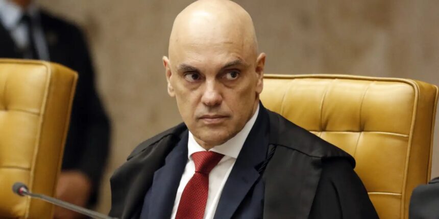 Moraes suspende visitas de Flávio a Bolsonaro na prisão domiciliar Moraes suspende visitas de Flávio a Bolsonaro na prisão domiciliar