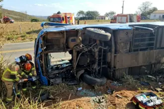 Acidente grave na GO-010 deixa cinco mortos e mobiliza equipes de resgate