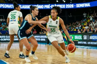 Basquete feminino brasileiro derrota Argentina e avança para semifinal