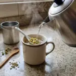 Benefícios do chá de camomila com erva-doce para a digestão e alívio do estufamento
