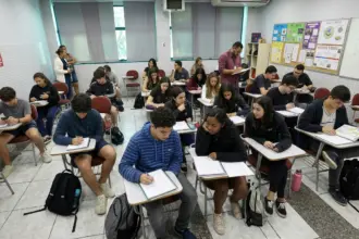 Bolsa permanência Prouni oferece auxílio mensal de 700 reais para estudantes