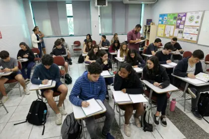 Bolsa permanência Prouni oferece auxílio mensal de 700 reais para estudantes