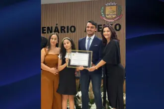 Câmara de Goianésia homenageia 33 alunos com a Comenda do Mérito Estudantil
