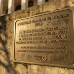 Conselho da UFRJ retira título de Doutor Honoris Causa do ex-embaixador Lincoln Gordon